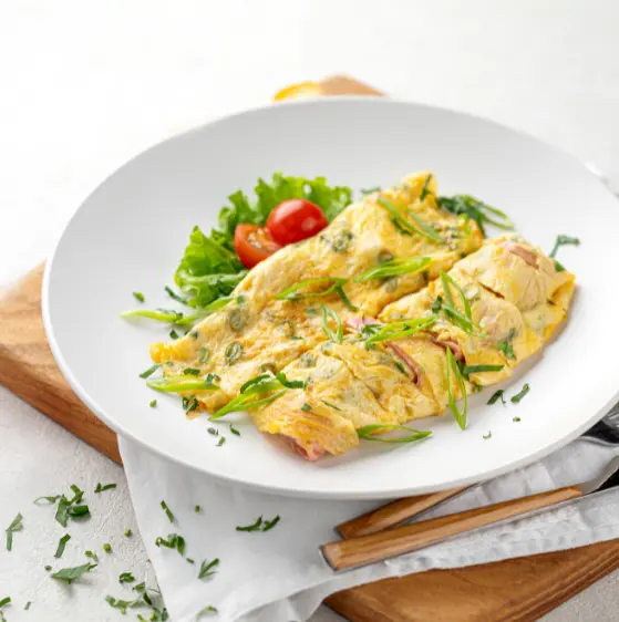 Omelette con formaggio e prosciutto