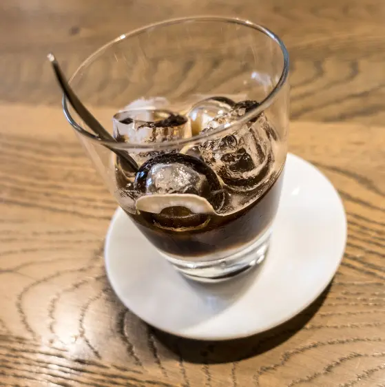 Caffè con latte di mandorle